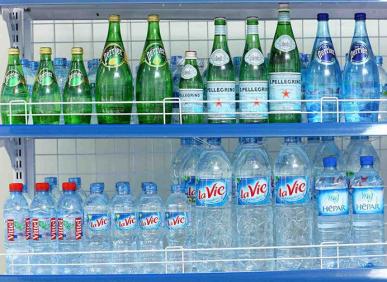 TOP 7 c&aacute;c loại nước kho&aacute;ng đ&oacute;ng chai b&aacute;n chạy nhất tại Việt Nam