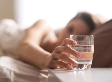 Bạn c&oacute; biết bổ sung nước đ&uacute;ng c&aacute;ch khi bị sốt xuất huyết