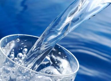 T&igrave;m hiểu uống nước đ&uacute;ng c&aacute;ch v&agrave;o ng&agrave;y h&egrave; n&oacute;ng bức