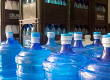 Gọi giao nước uống b&igrave;nh 20 l&iacute;t gần nhất, miễn ph&iacute; từ 3 b&igrave;nh