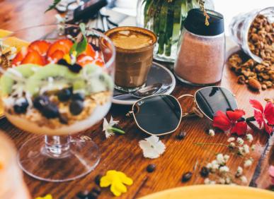 Ăn uống g&igrave; để khỏe trong m&ugrave;a dịch?