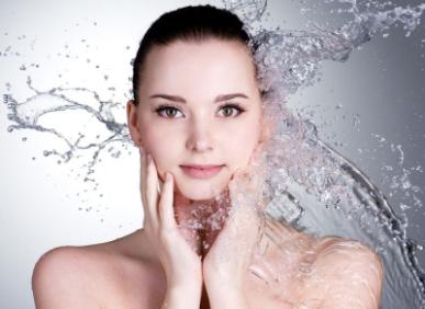 15 lợi &iacute;ch l&agrave;m đẹp của nước