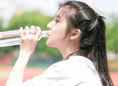 Ki&ecirc;ng tr&agrave;, c&agrave; ph&ecirc;, chỉ uống nước tinh khiết, 10 điều &ldquo;kỳ diệu&rdquo; n&agrave;y sẽ đến với cơ thể bạn