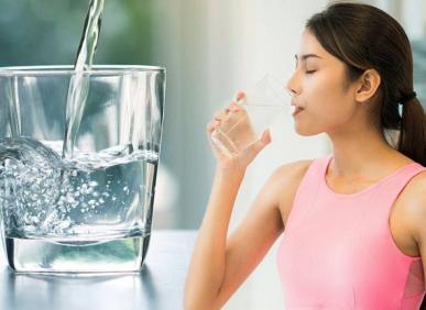 L&yacute; do n&ecirc;n uống nhiều nước hơn v&agrave;o m&ugrave;a đ&ocirc;ng: Sức Khỏe v&agrave; Lợi &Iacute;ch Kh&ocirc;ng Ngờ