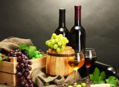Uống rượu vang c&oacute; tốt kh&ocirc;ng? Lợi &iacute;ch v&agrave; t&aacute;c hại của rượu vang