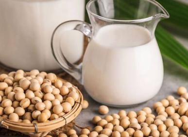 Thực hư c&acirc;u chuyện uống sữa đậu n&agrave;nh c&oacute; bị v&ocirc; sinh kh&ocirc;ng?